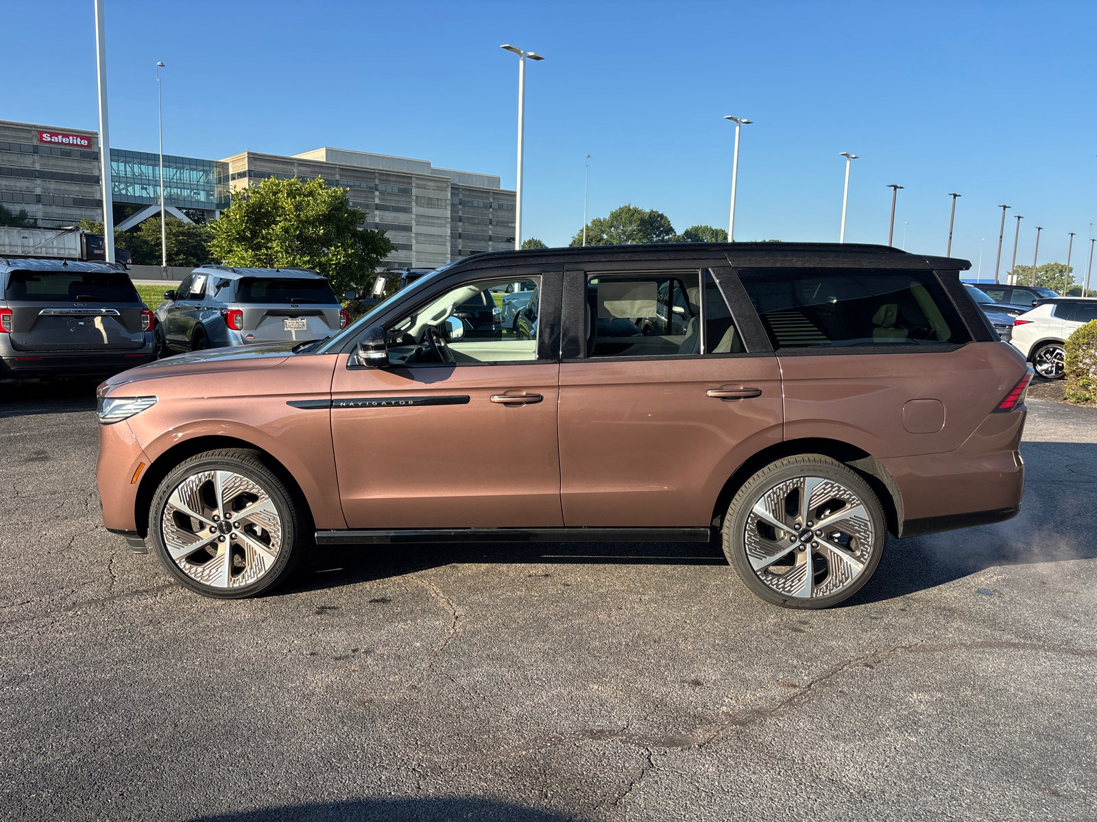 New 2027 Lincoln Navigator Black Label w/ Black Label Special Edition AWD/4WD image 4