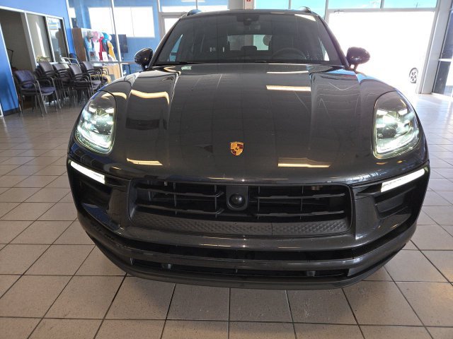 Used 2025 Porsche Macan AWD/4WD image 3