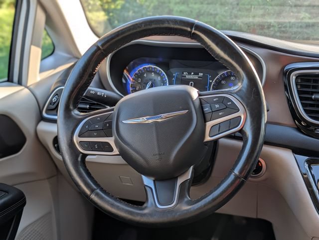 Used 2019 Chrysler Pacifica Touring Plus w/ Tire & Wheel Group FWD image 14