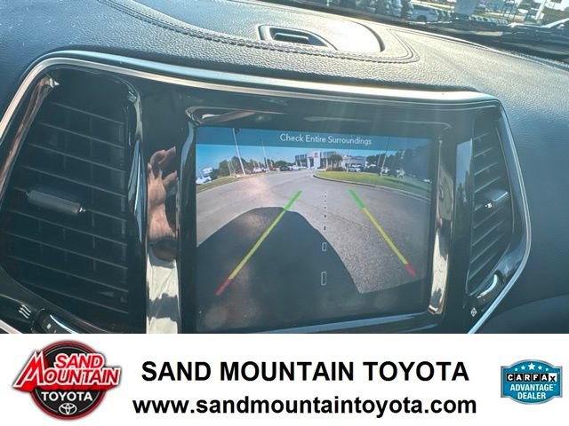 Used 2019 Jeep Cherokee Limited AWD/4WD image 25