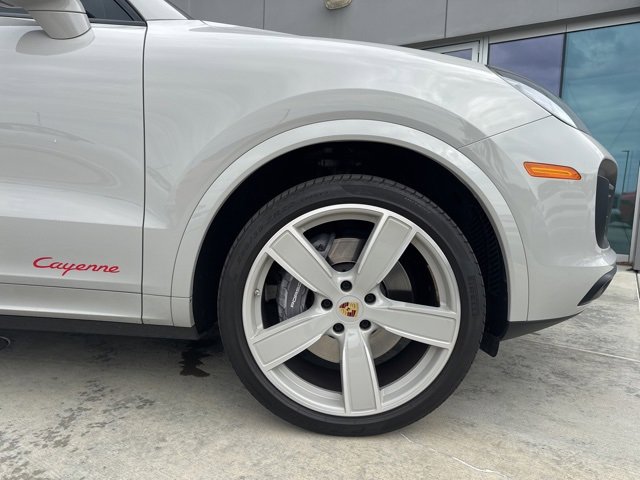 Used 2022 Porsche Cayenne Platinum Edition image 10