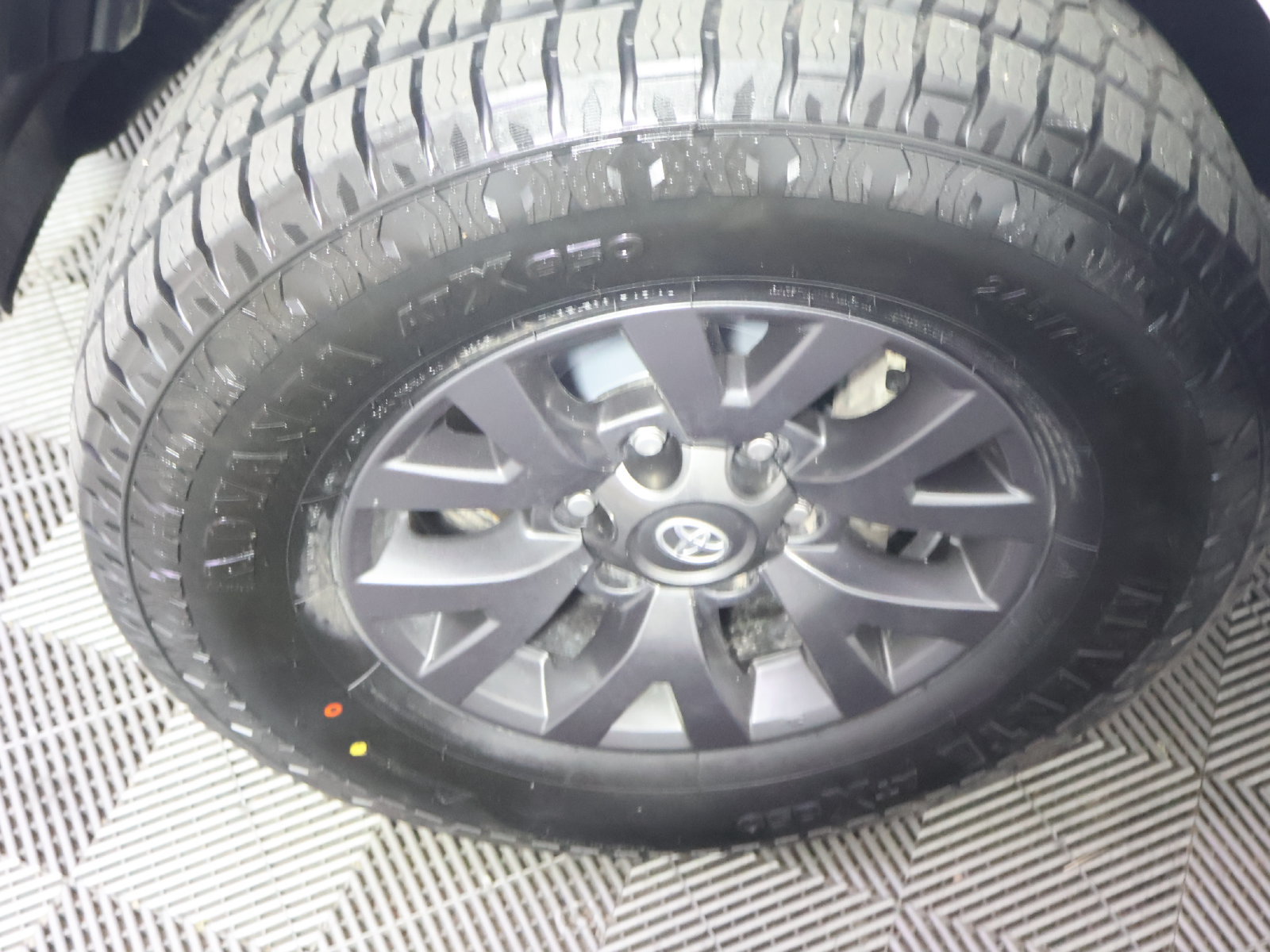 Used 2020 Toyota Tacoma SR5 AWD/4WD image 19