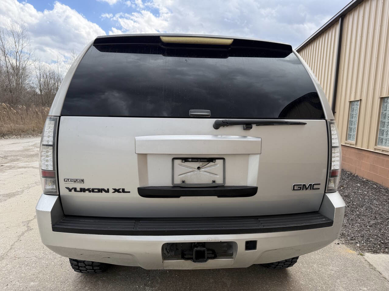 Used 2011 GMC Yukon XL SLE image 19