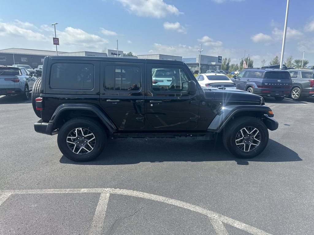 Used 2026 Jeep Wrangler Unlimited Sahara AWD/4WD image 9