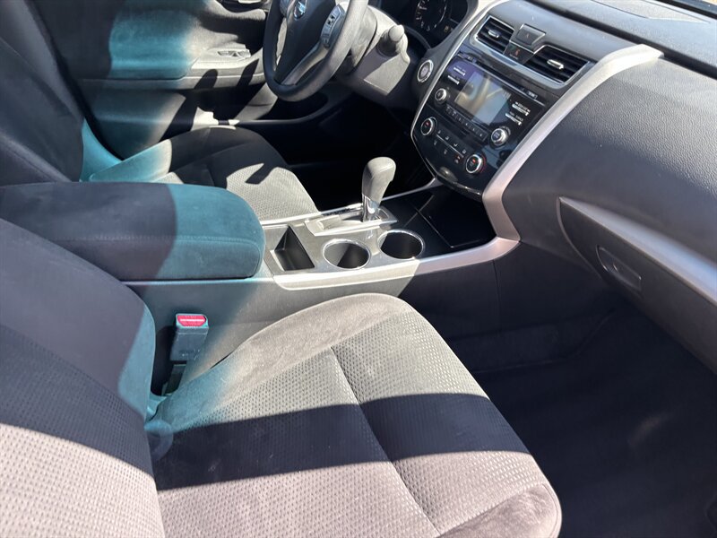 Used 2014 Nissan Altima 2.5 S w/ Display Audio Package FWD image 38