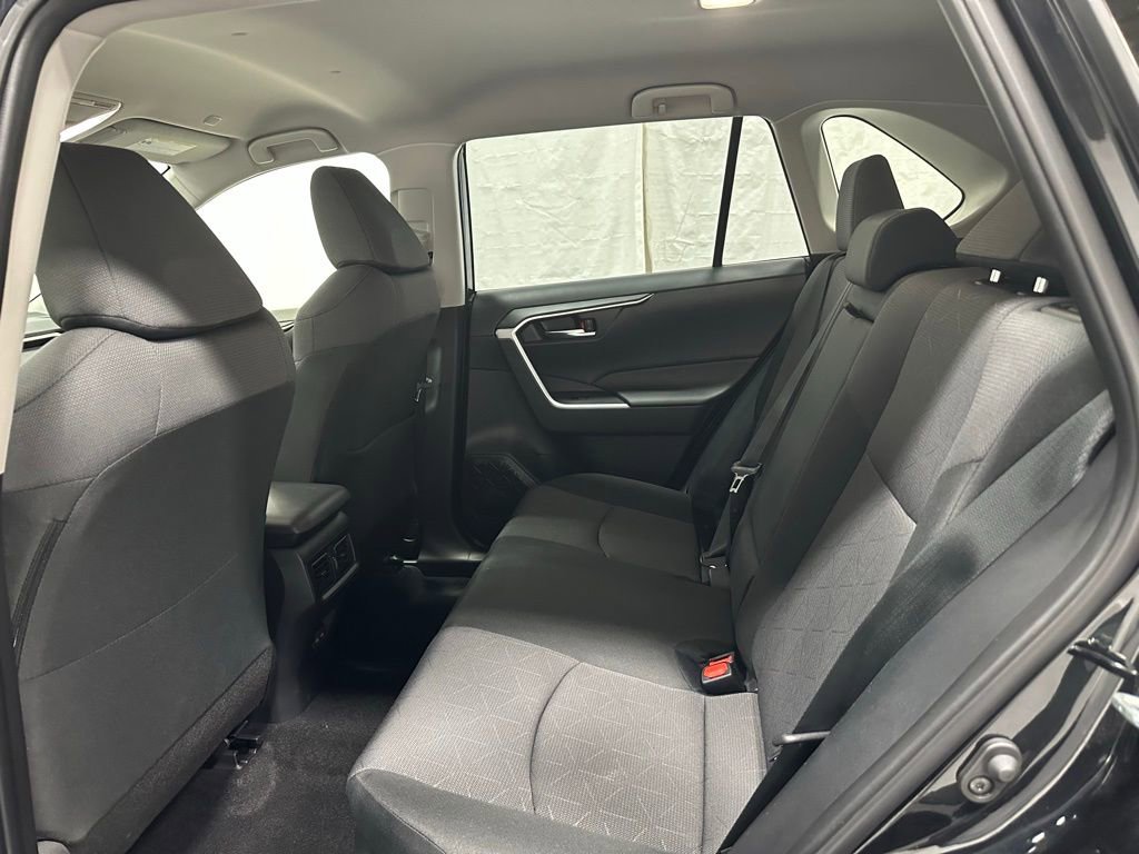 Used 2025 Toyota RAV4 XLE image 34