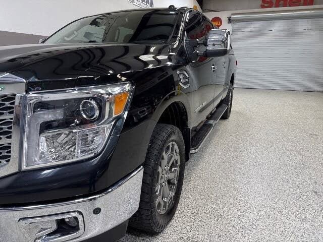 Used 2018 Nissan Titan SL w/ Chrome Package AWD/4WD image 10