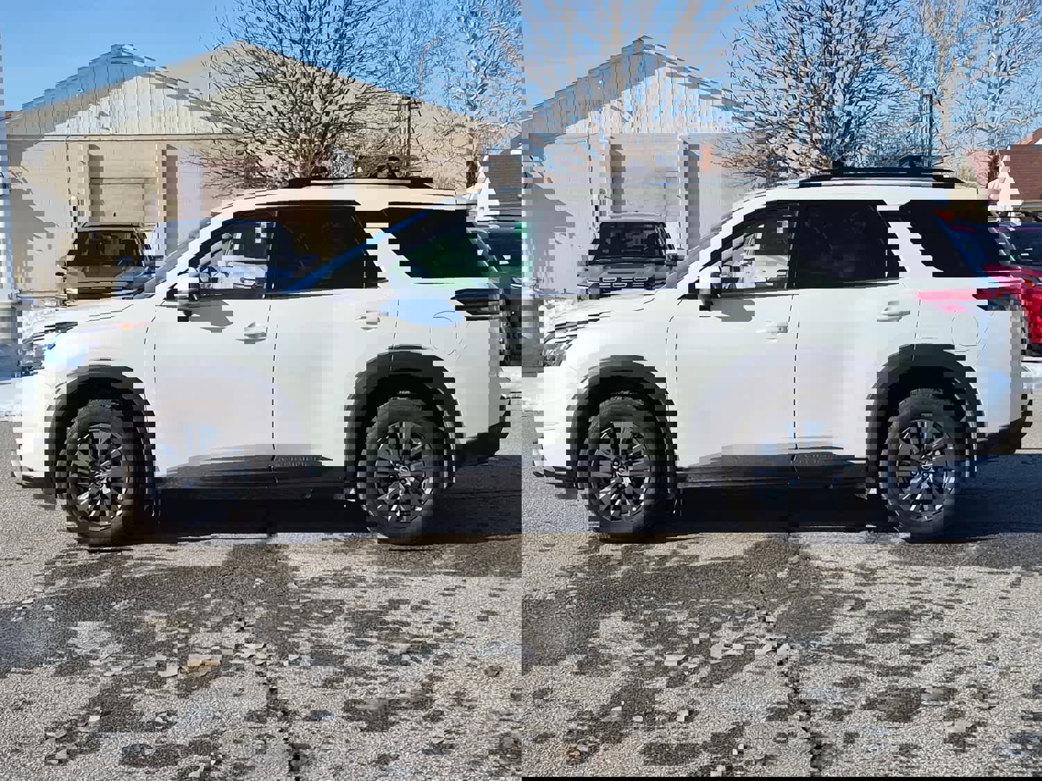 Used 2024 Nissan Pathfinder SV image 5