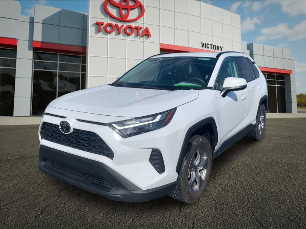 Used 2025 Toyota RAV4 XLE AWD/4WD image 7