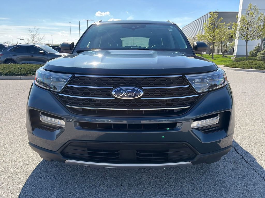 Used 2023 Ford Explorer XLT w/ Equipment Group 202A AWD/4WD image 2