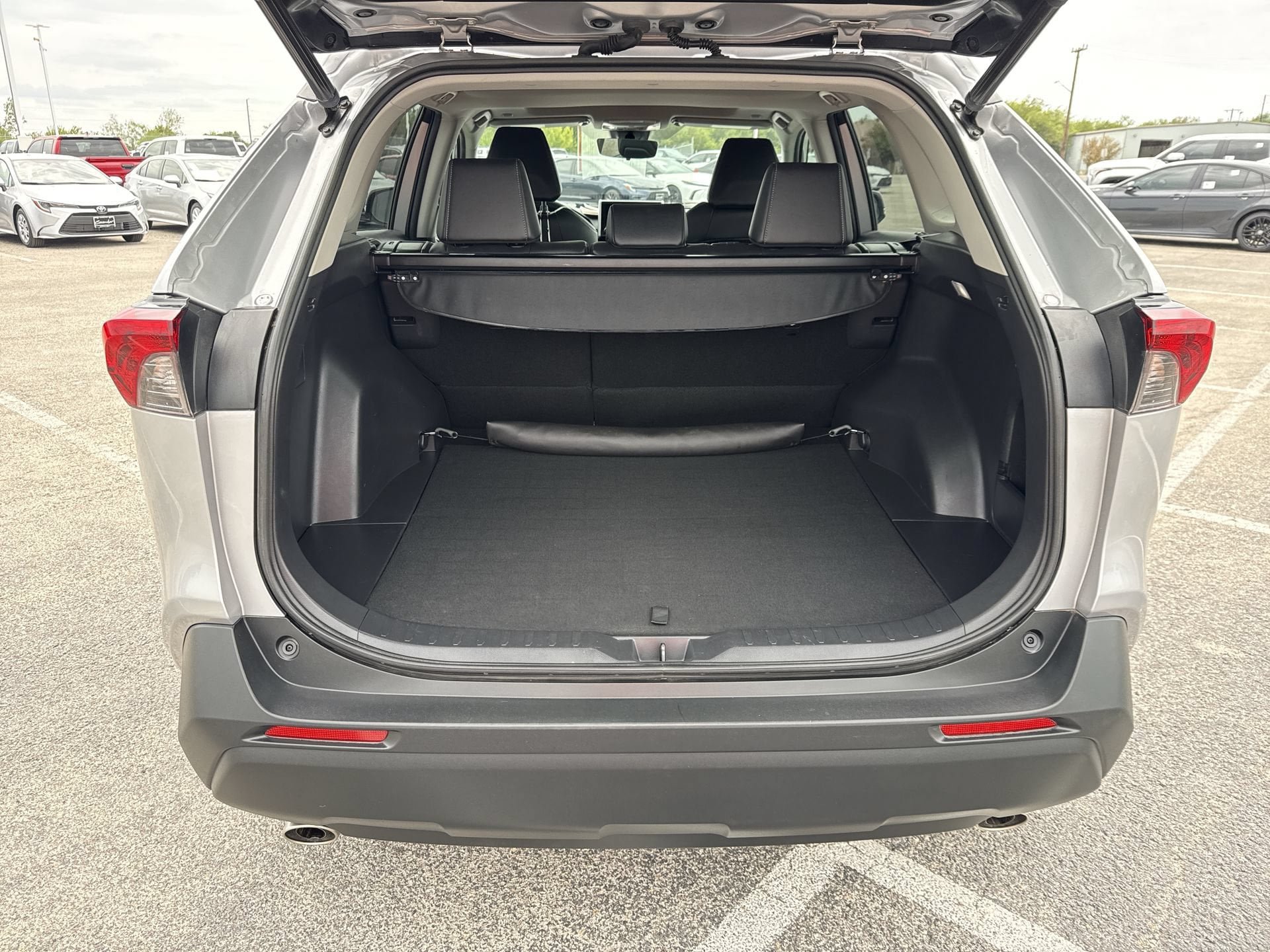 Certified 2023 Toyota RAV4 XLE Premium FWD image 21