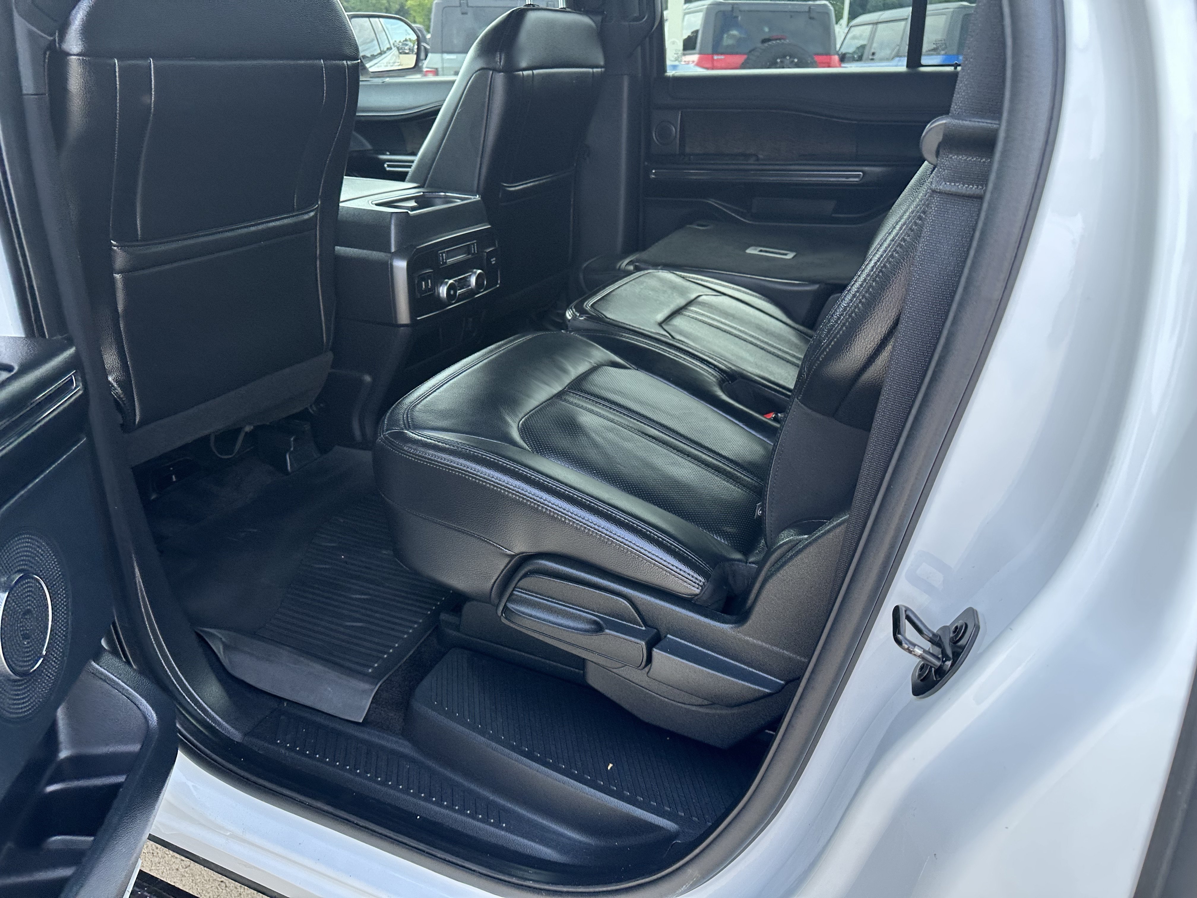 Used 2018 Ford Expedition Max Limited RWD image 12