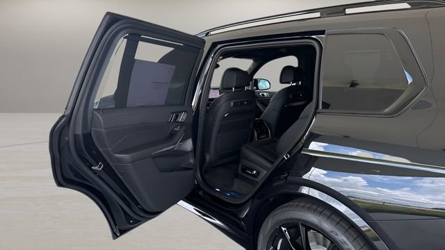 Used 2026 BMW X7 M60i image 44