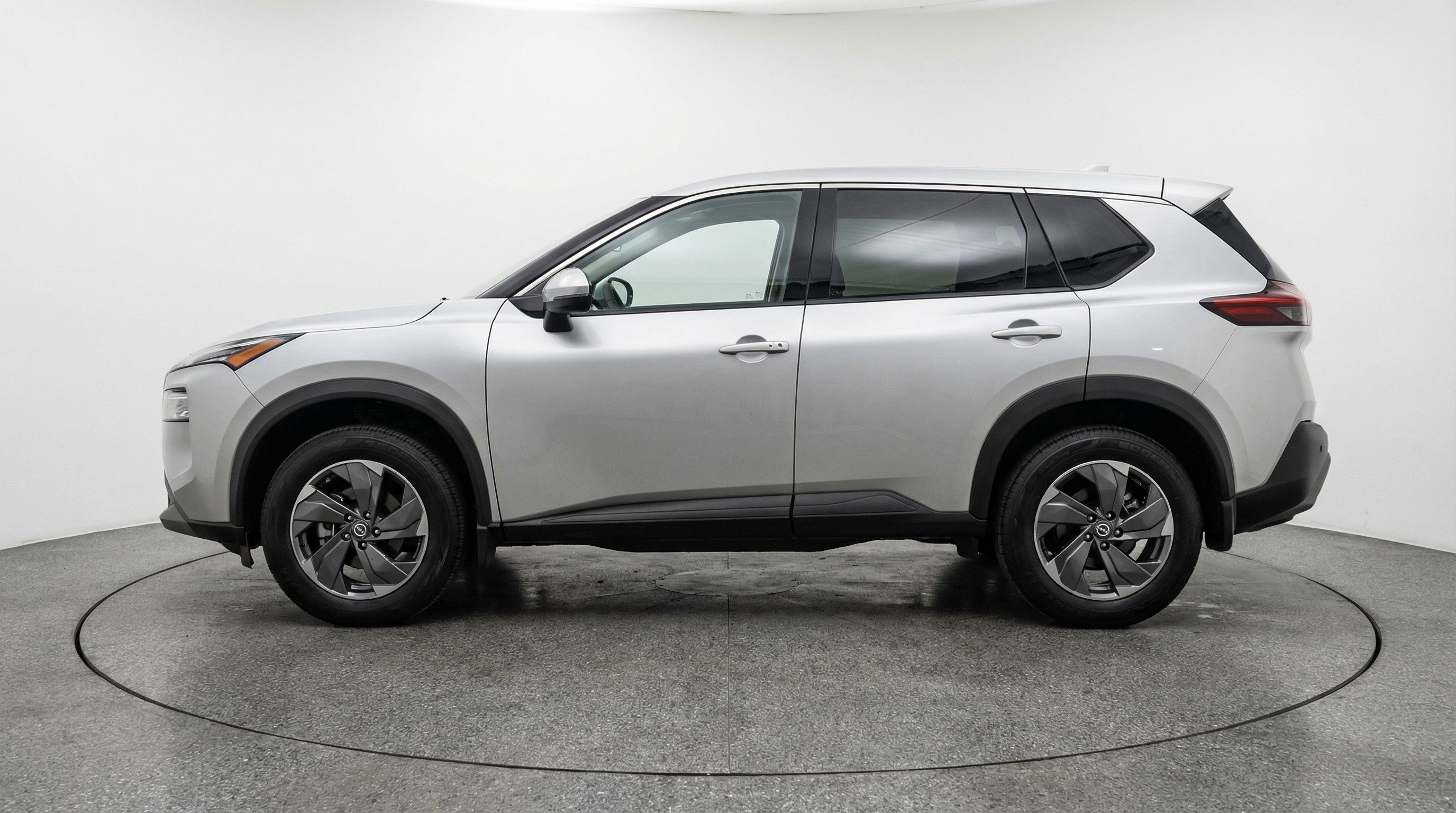 Used 2025 Nissan Rogue SV FWD image 5