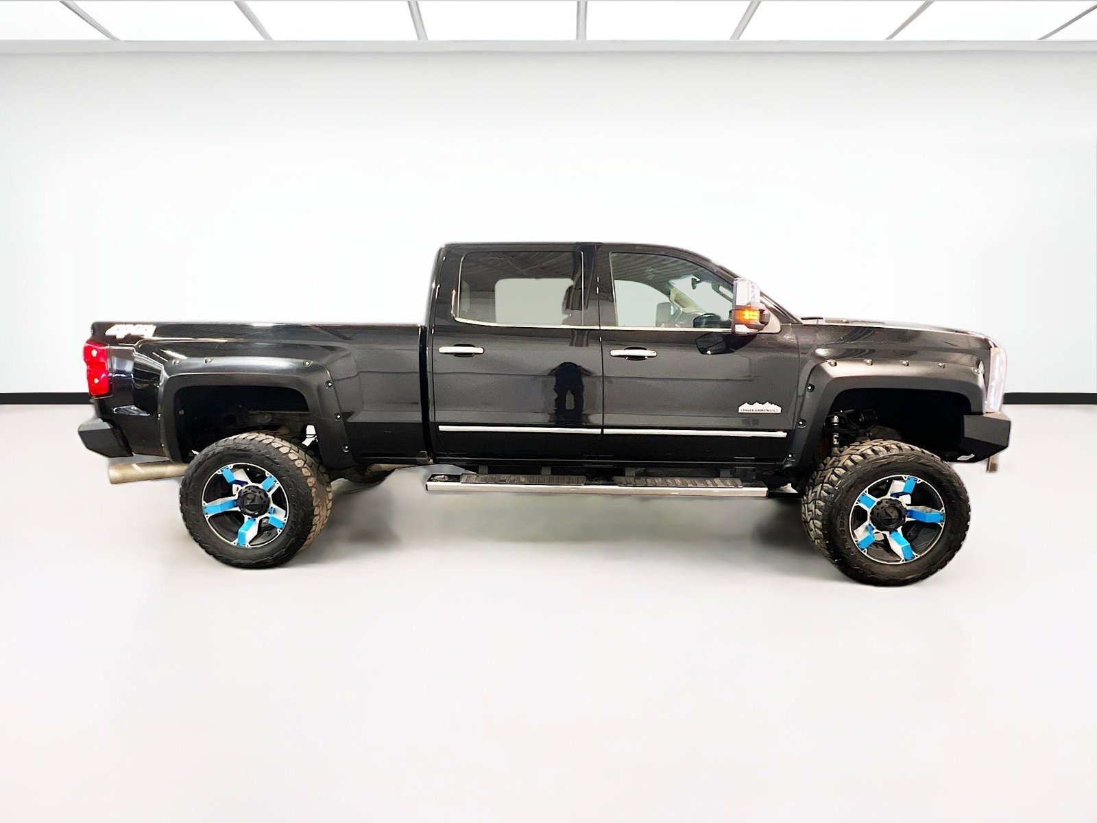 Used 2016 Chevrolet Silverado 2500 High Country w/ Duramax Plus Package AWD/4WD image 22
