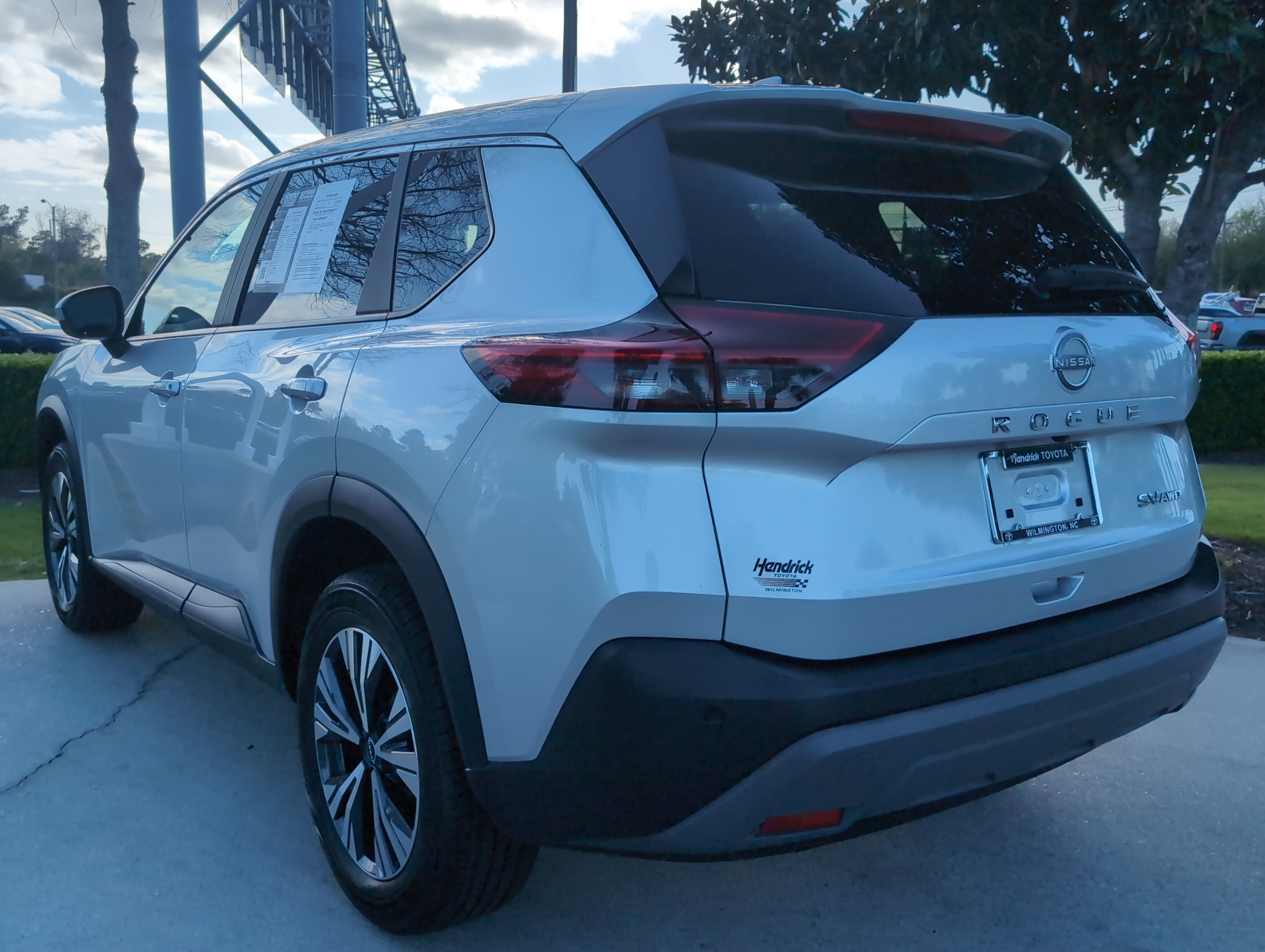 Used 2023 Nissan Rogue SV AWD/4WD image 8