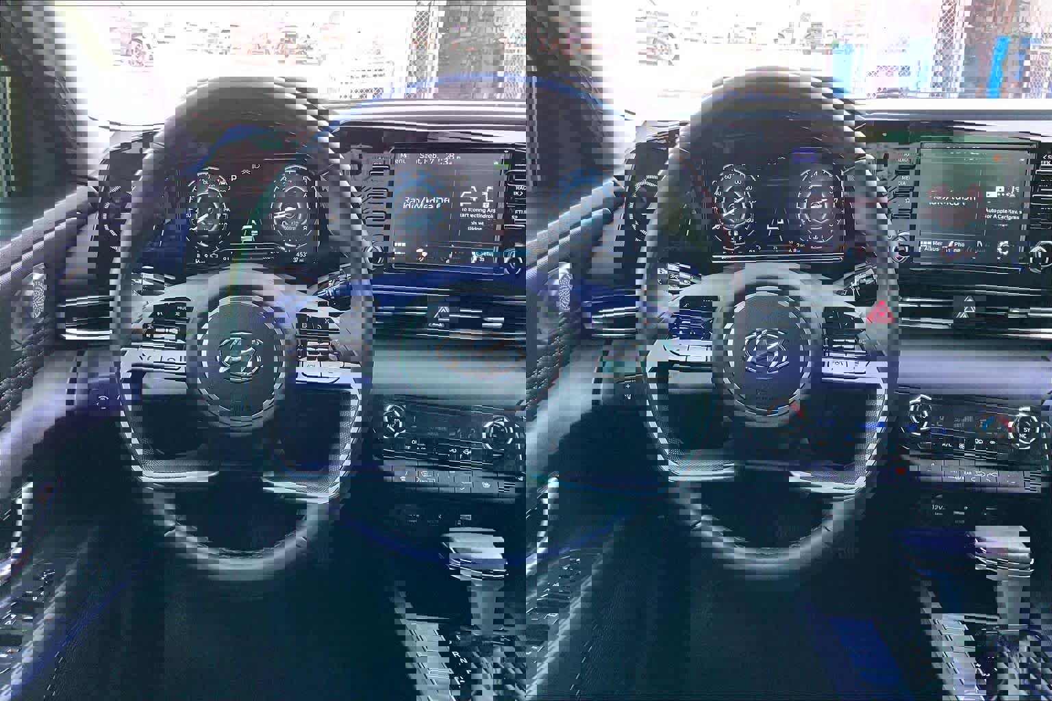 Used 2022 Hyundai Elantra SEL w/ Convenience + Premium Package image 9