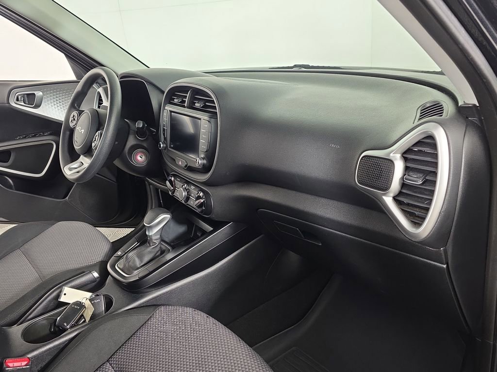 Used 2022 Kia Soul LX image 18