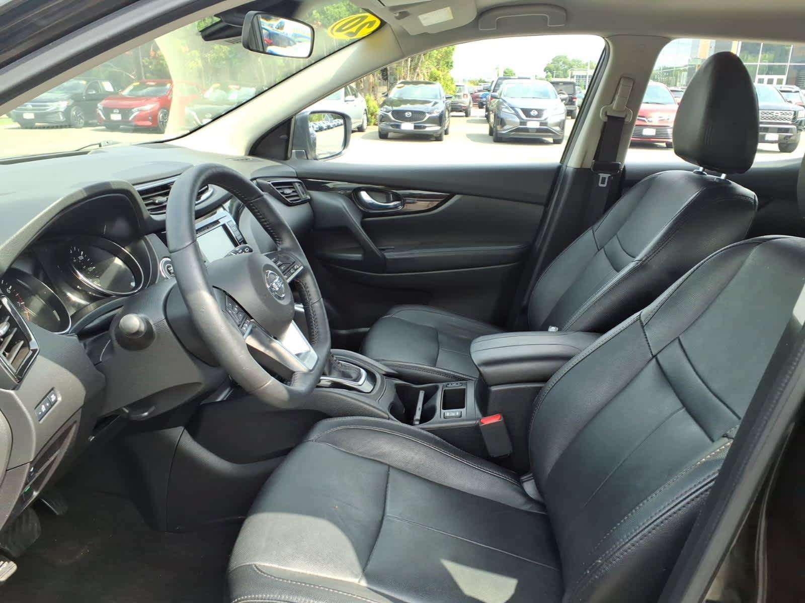Certified 2020 Nissan Rogue Sport SV w/ All-Weather Package AWD/4WD image 17