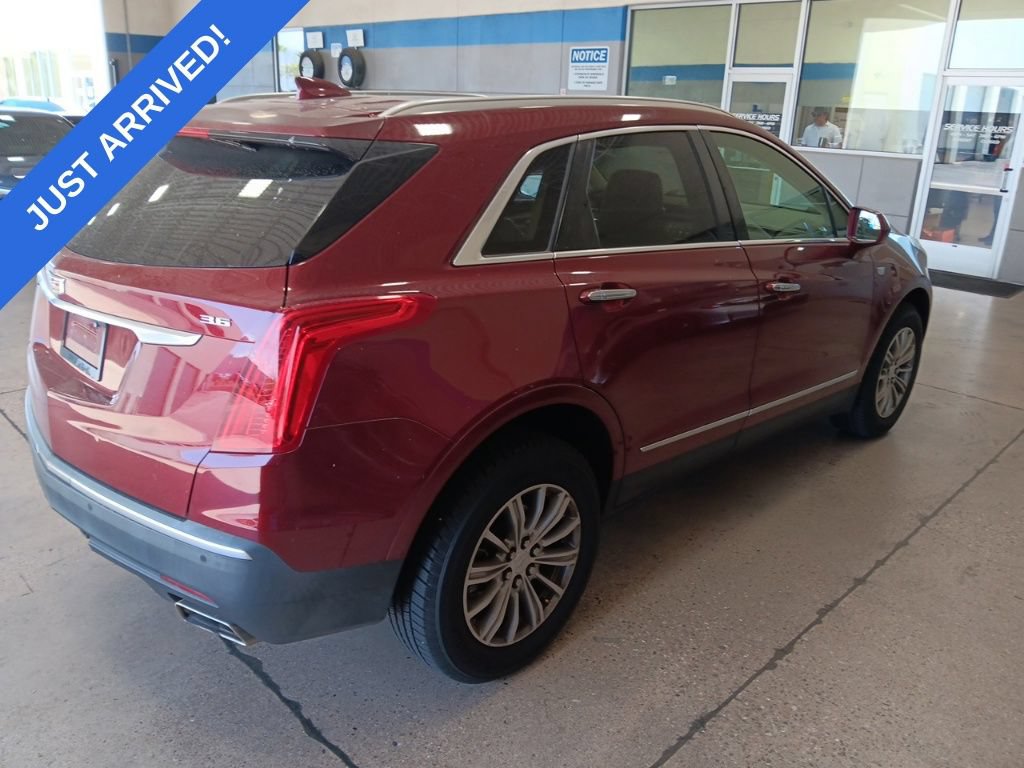 Used 2018 Cadillac XT5 Luxury w/ Driver Awareness Package FWD image 3