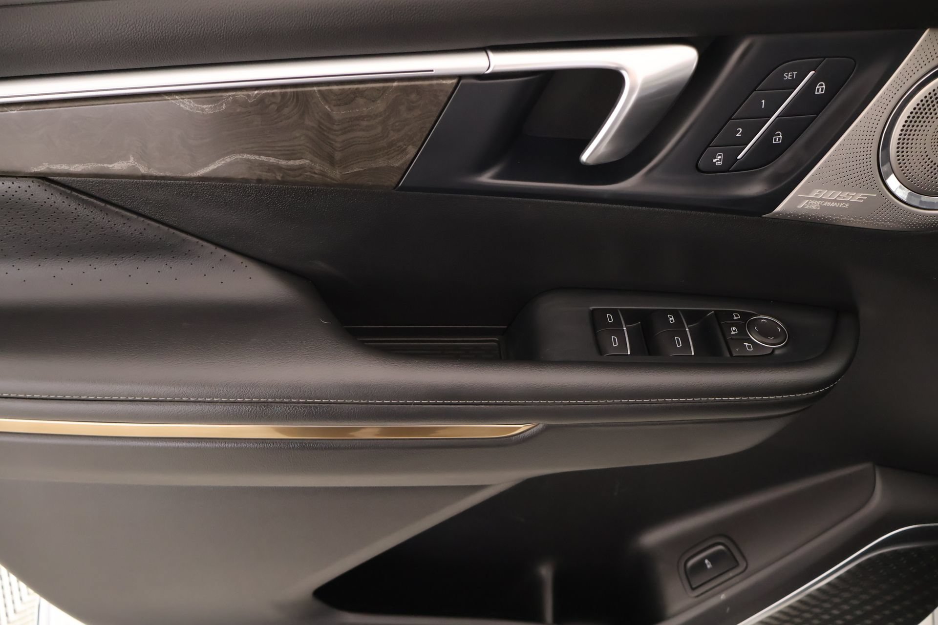 Used 2025 Buick Enclave Avenir FWD image 17