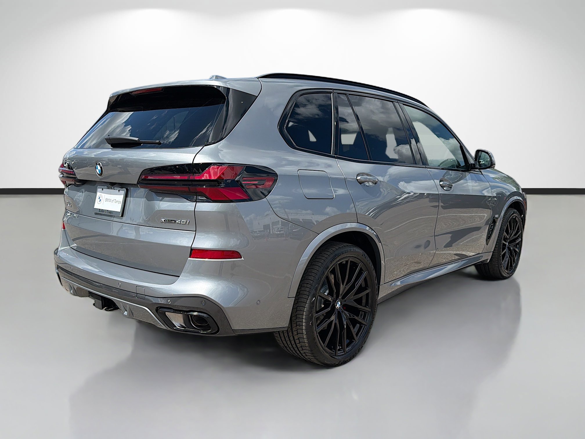 New 2026 BMW X5 xDrive40i w/ M Sport Package image 3