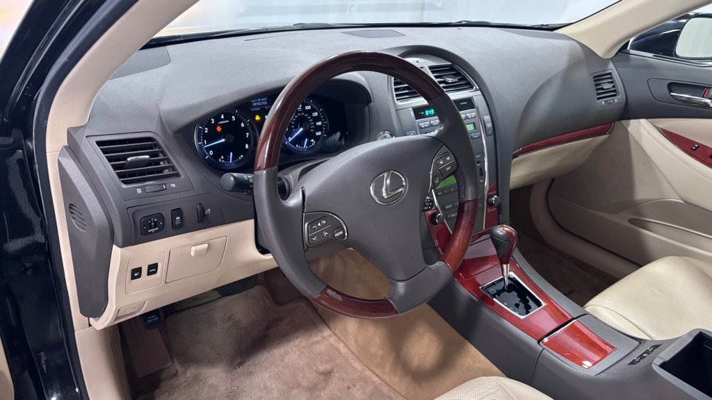 Used 2010 Lexus ES 350 w/ Preferred Accessory Package FWD image 9
