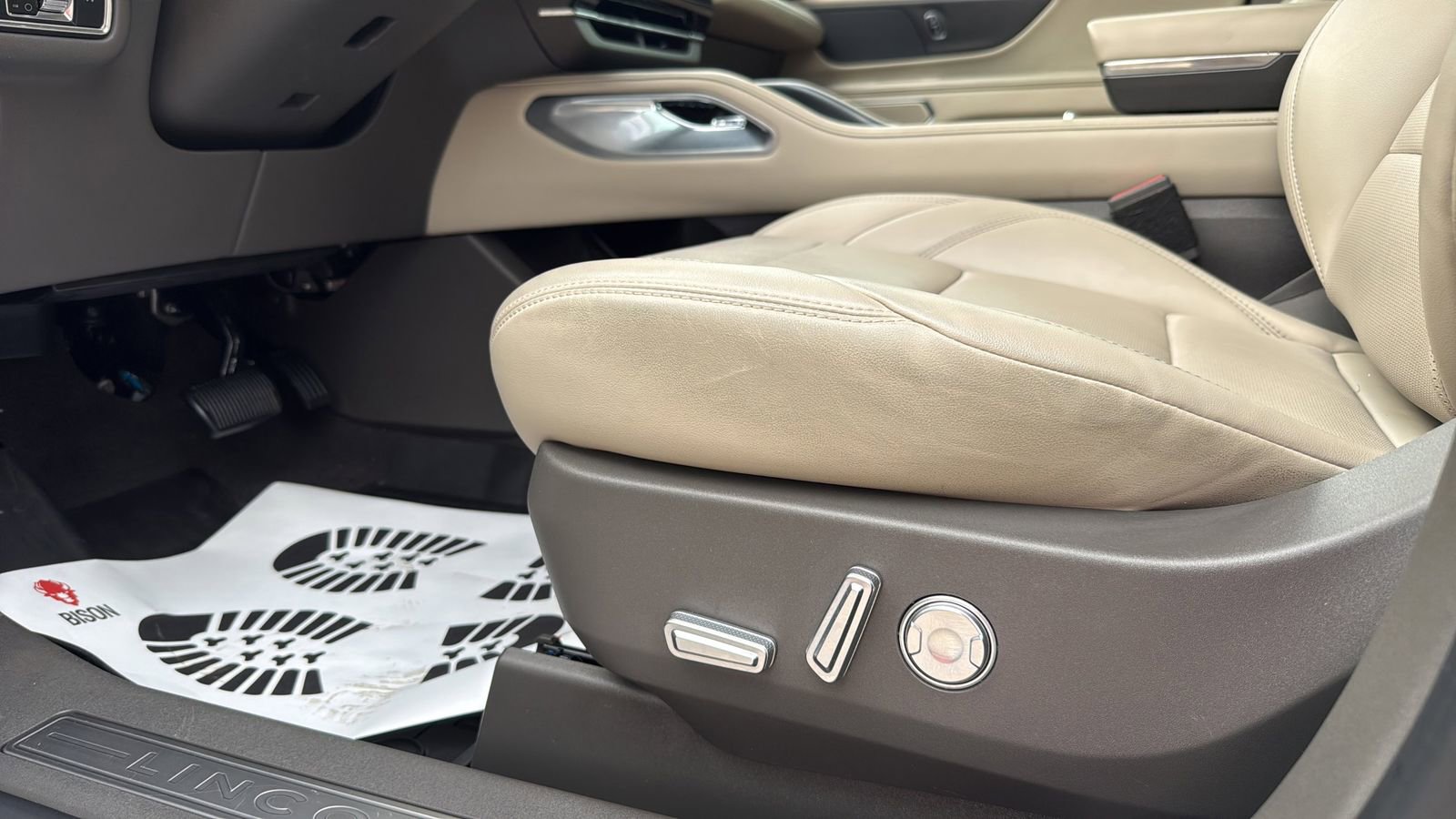 Certified 2024 Lincoln Nautilus Premier AWD/4WD image 10