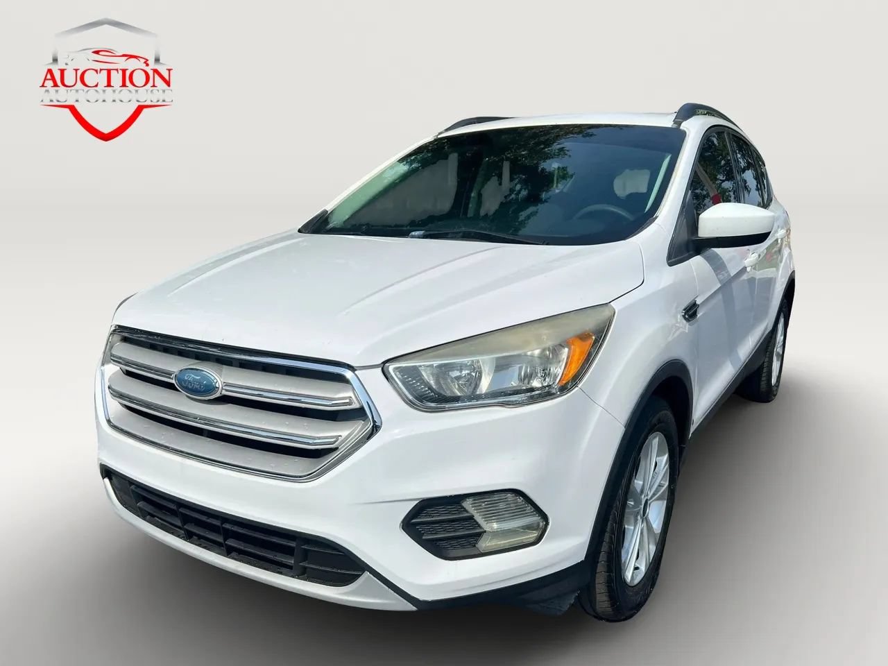 Used 2018 Ford Escape SE FWD image 1