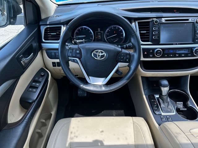 Used 2015 Toyota Highlander XLE AWD/4WD image 18