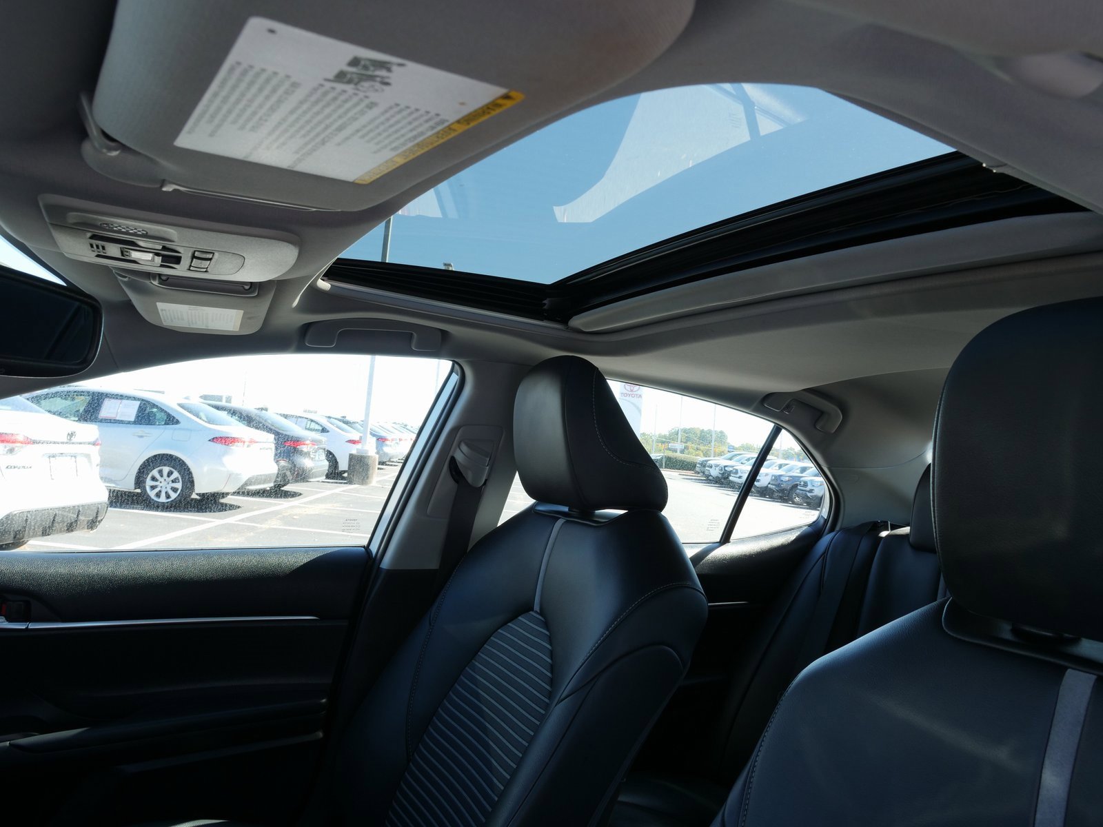 Used 2022 Toyota Camry SE w/ Convenience Package image 30