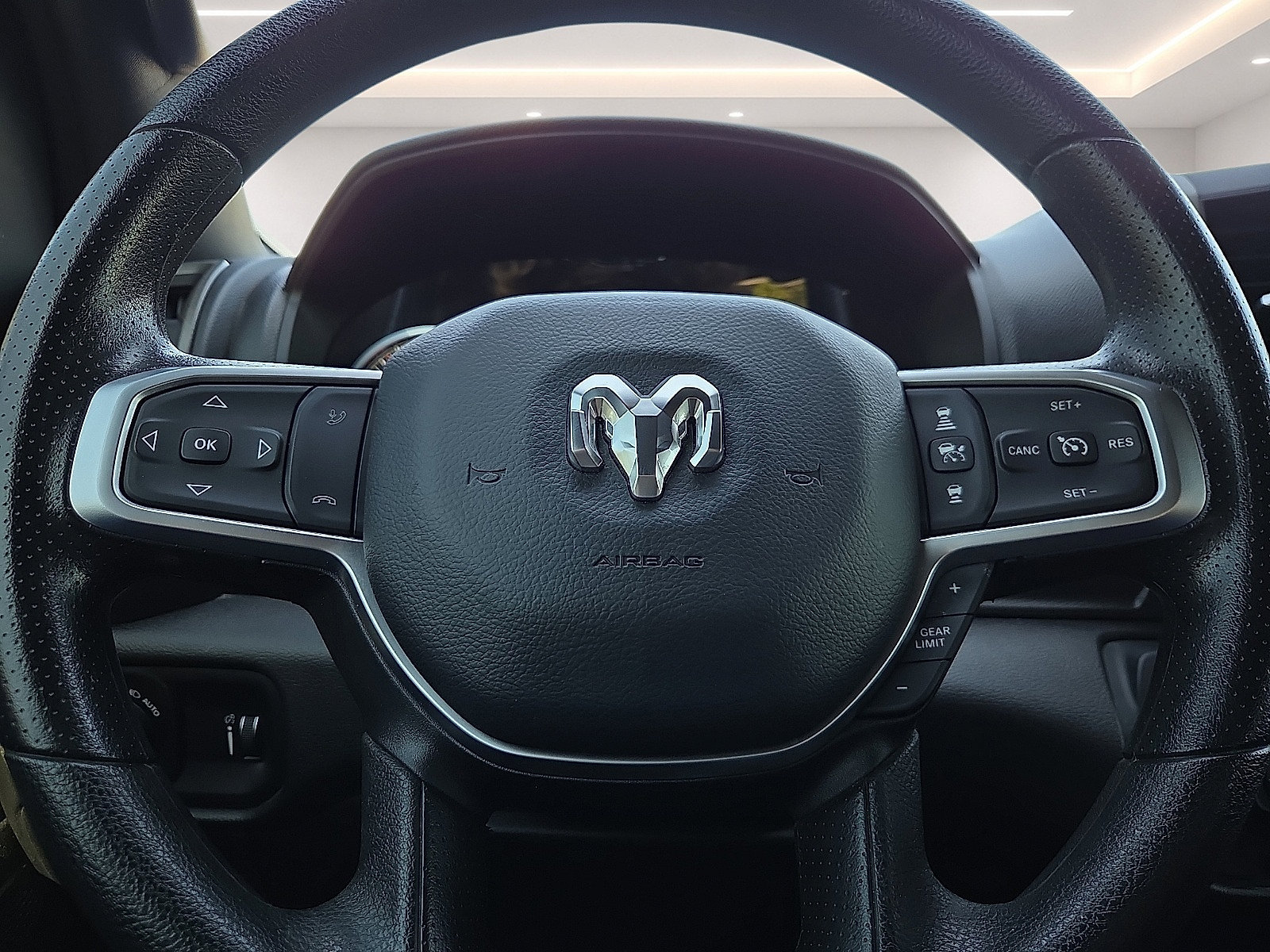 Used 2025 RAM 1500 Warlock AWD/4WD image 24