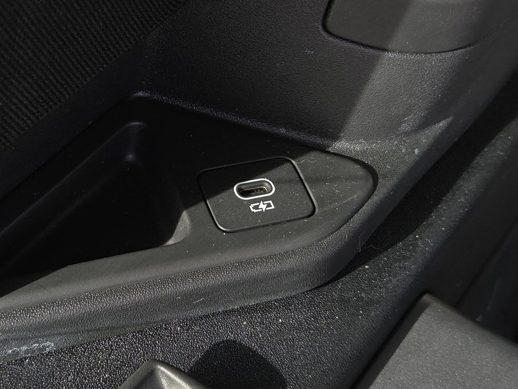 Used 2024 Land Rover Defender 110 X-Dynamic SE image 39