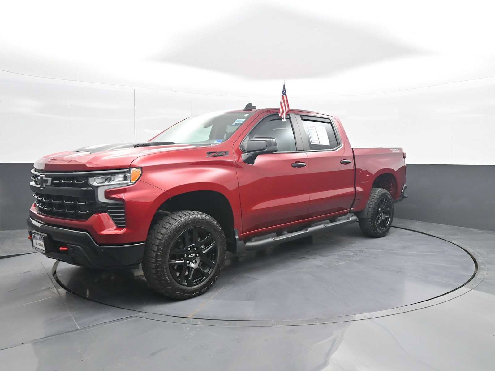 Used 2024 Chevrolet Silverado 1500 LT Trail Boss w/ LPO, Dark Essentials Package AWD/4WD image 4