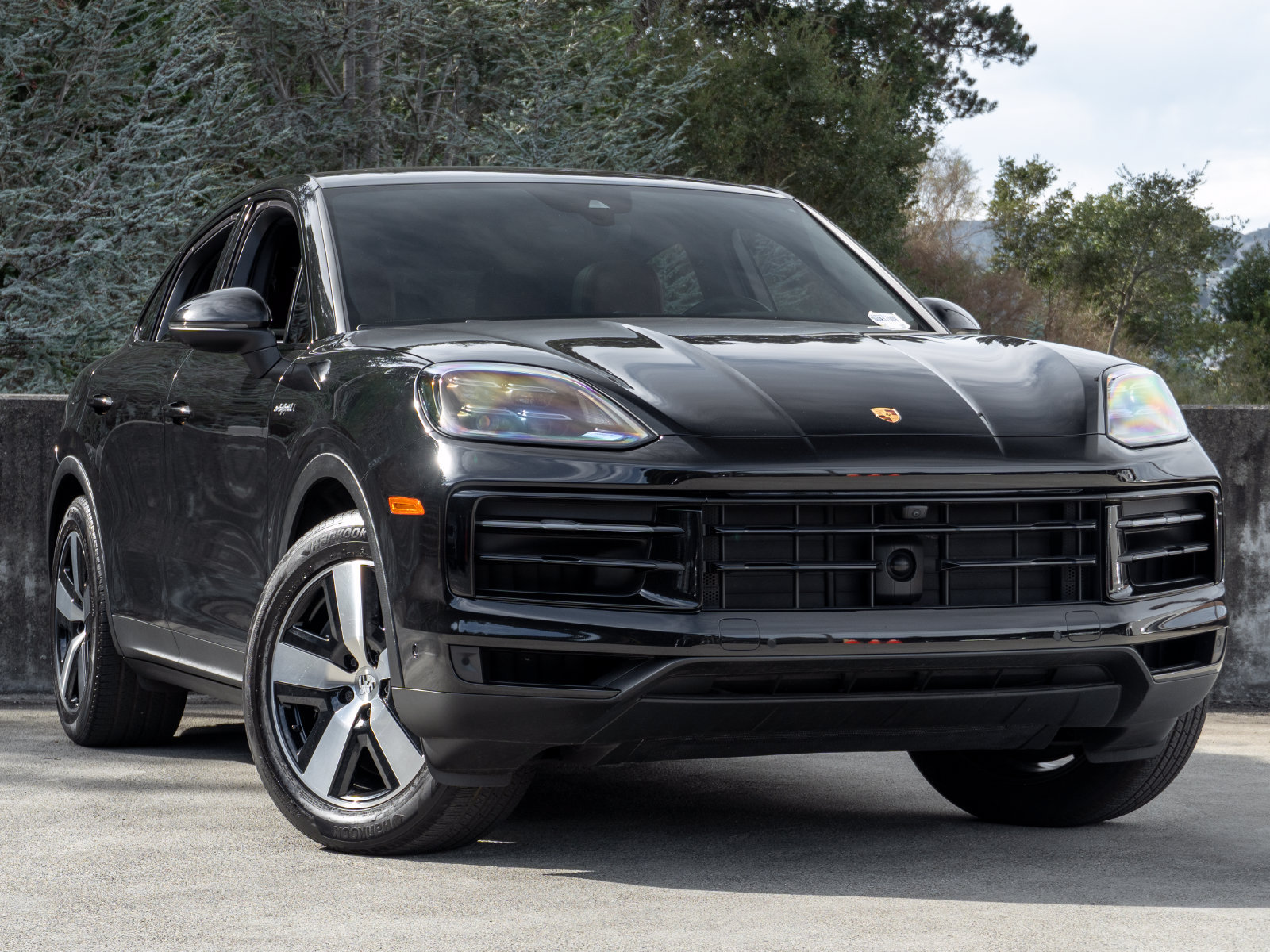 Certified 2025 Porsche Cayenne E-Hybrid Coupe w/ Premium Package Plus AWD/4WD image 6