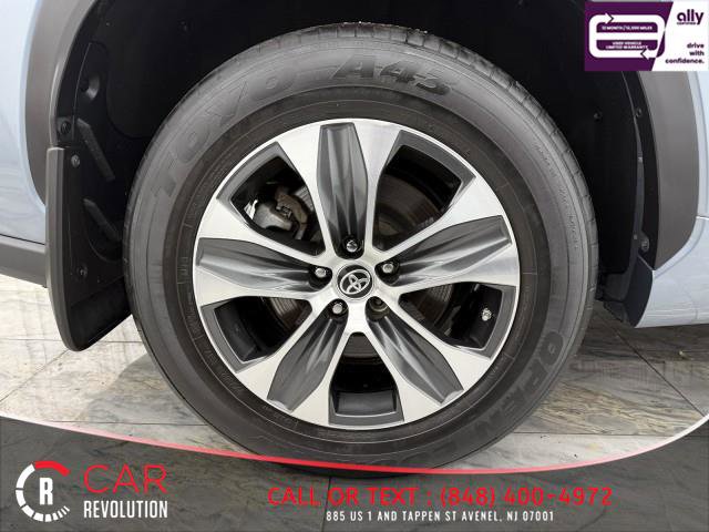 Used 2021 Toyota Highlander XLE image 11