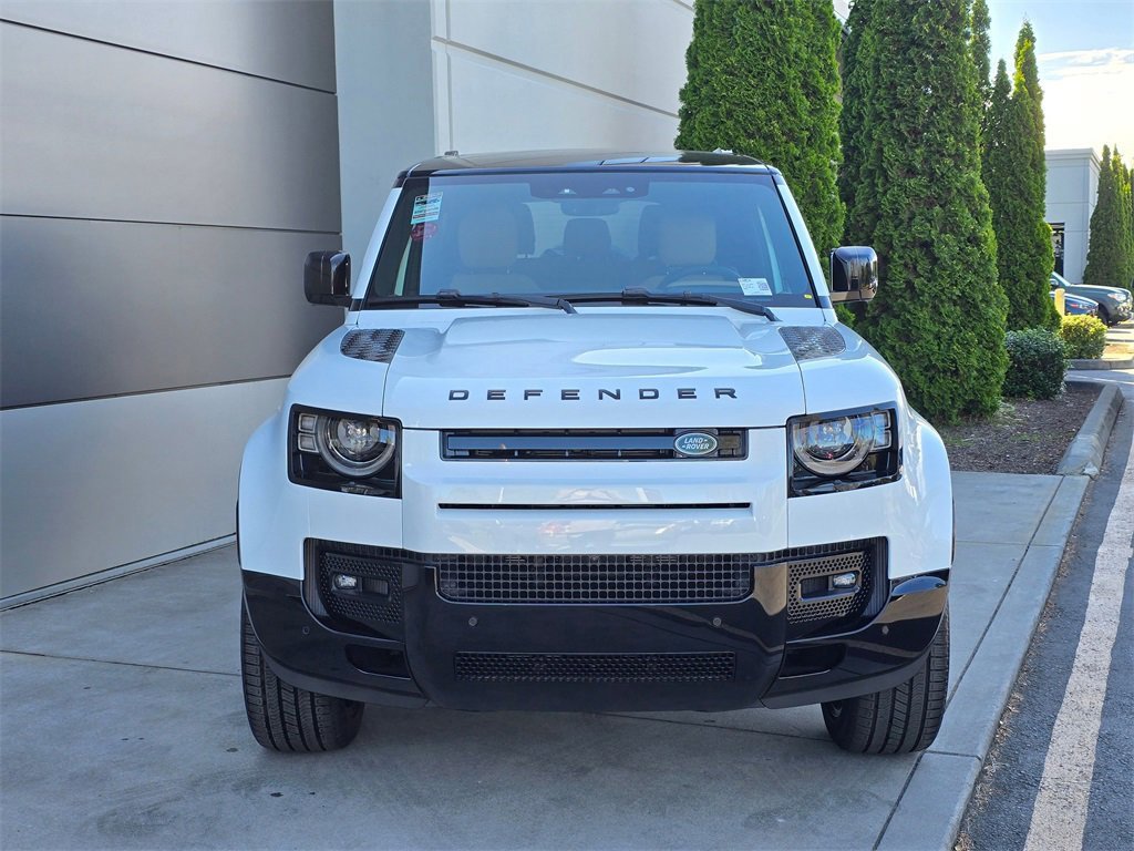 New 2025 Land Rover Defender 90 X-Dynamic SE image 3