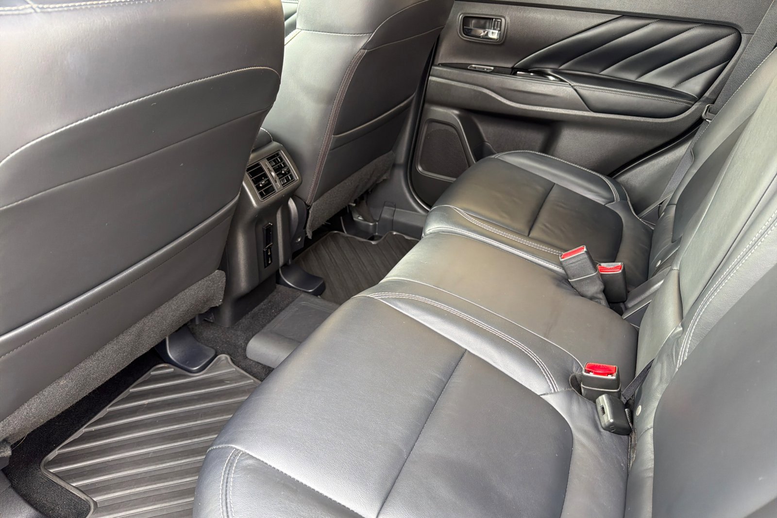 Used 2020 Mitsubishi Outlander SEL image 12