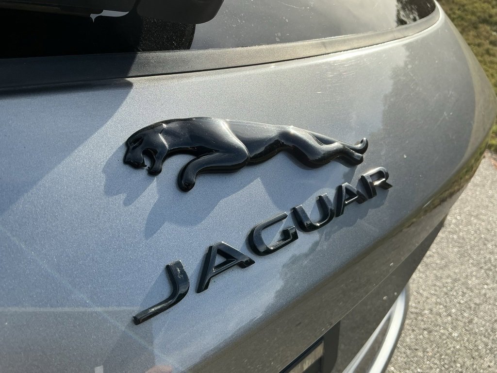Used 2022 Jaguar F-PACE S image 9
