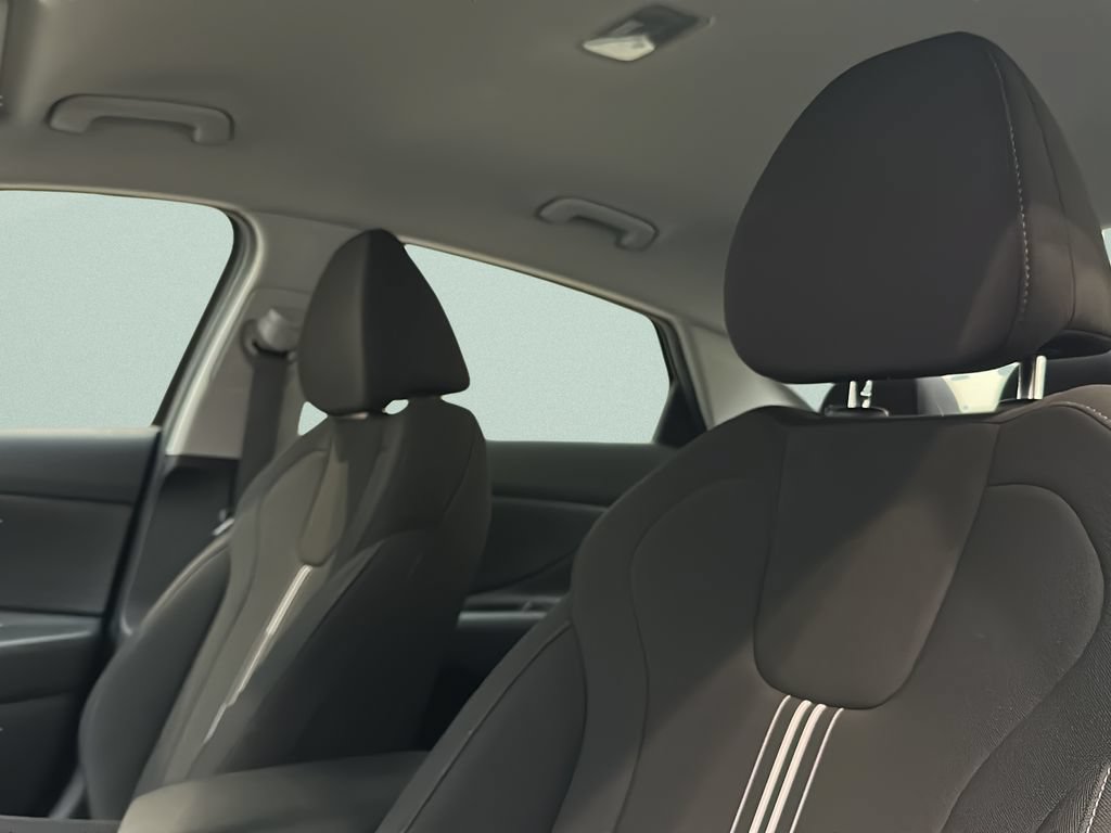Certified 2025 Hyundai Elantra Hybrid FWD image 11