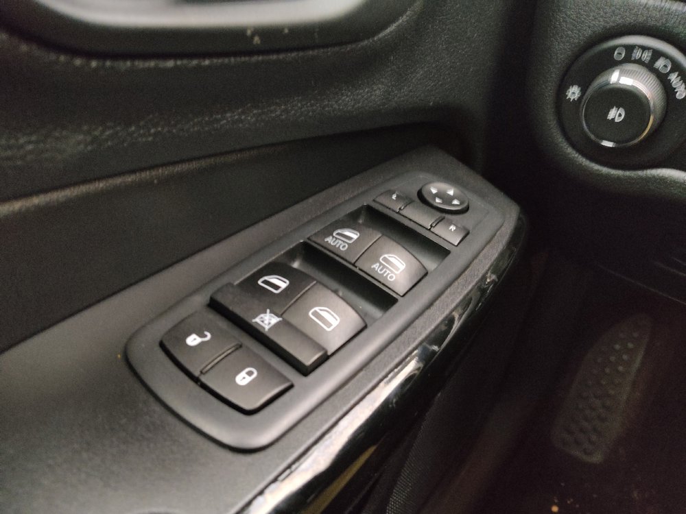 Used 2020 Jeep Cherokee Latitude Plus image 27