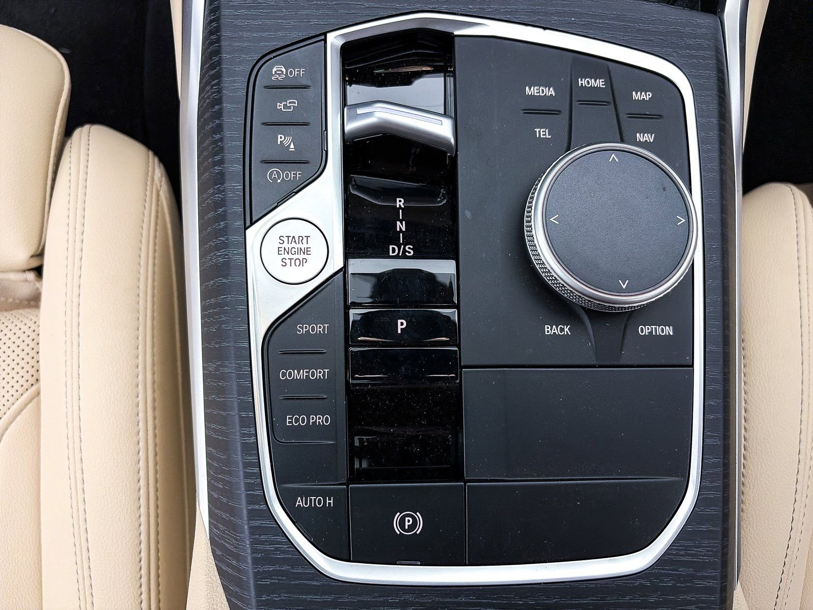 Used 2025 BMW 330i Sedan w/ M Sport Package image 26