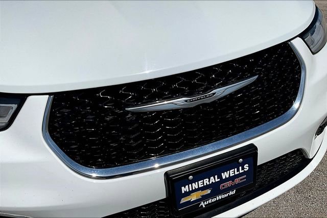 Used 2023 Chrysler Pacifica Limited image 35