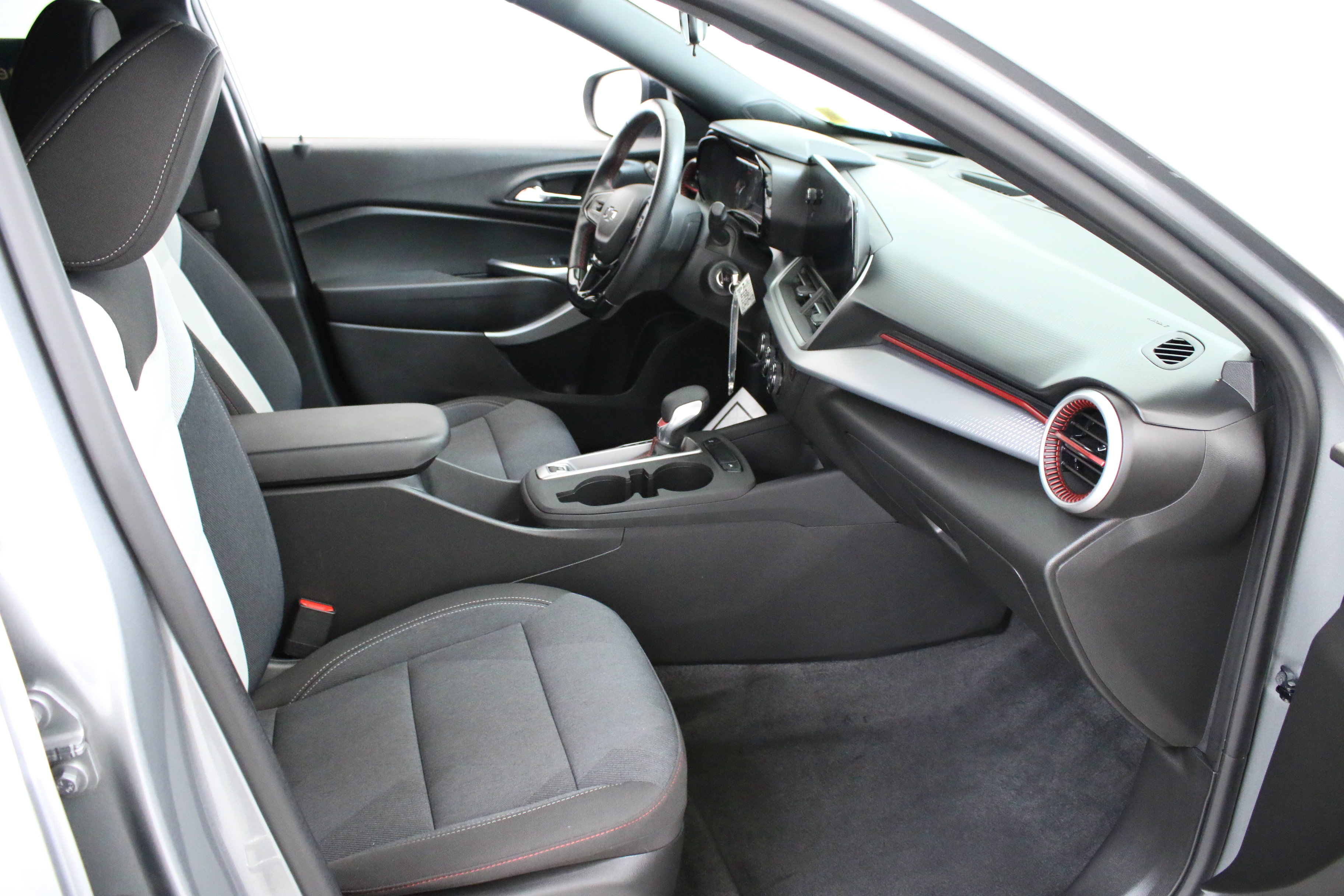 Certified 2024 Chevrolet Trax RS w/ Driver Confidence Package FWD image 29