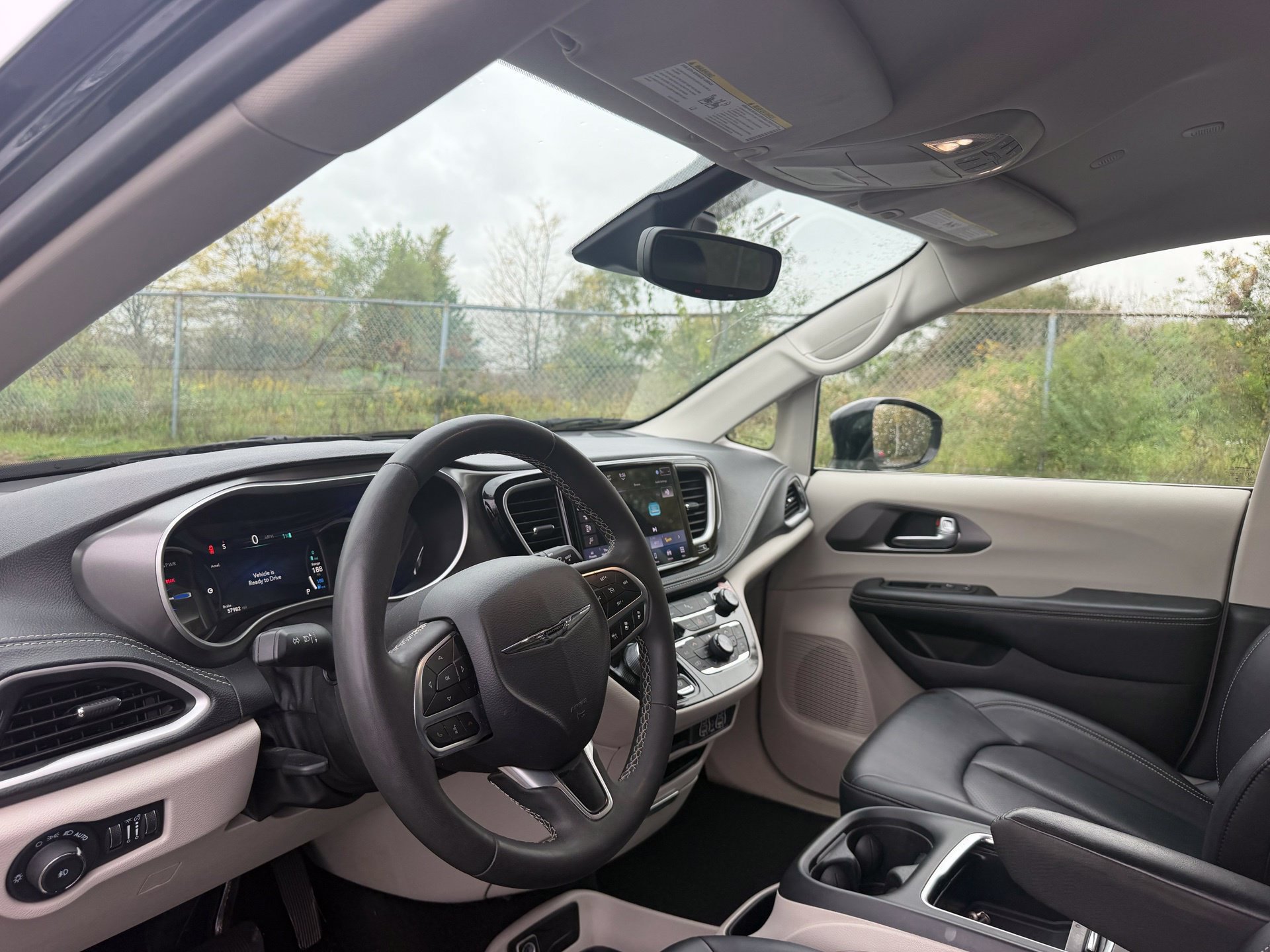 Used 2024 Chrysler Pacifica Limited FWD image 11