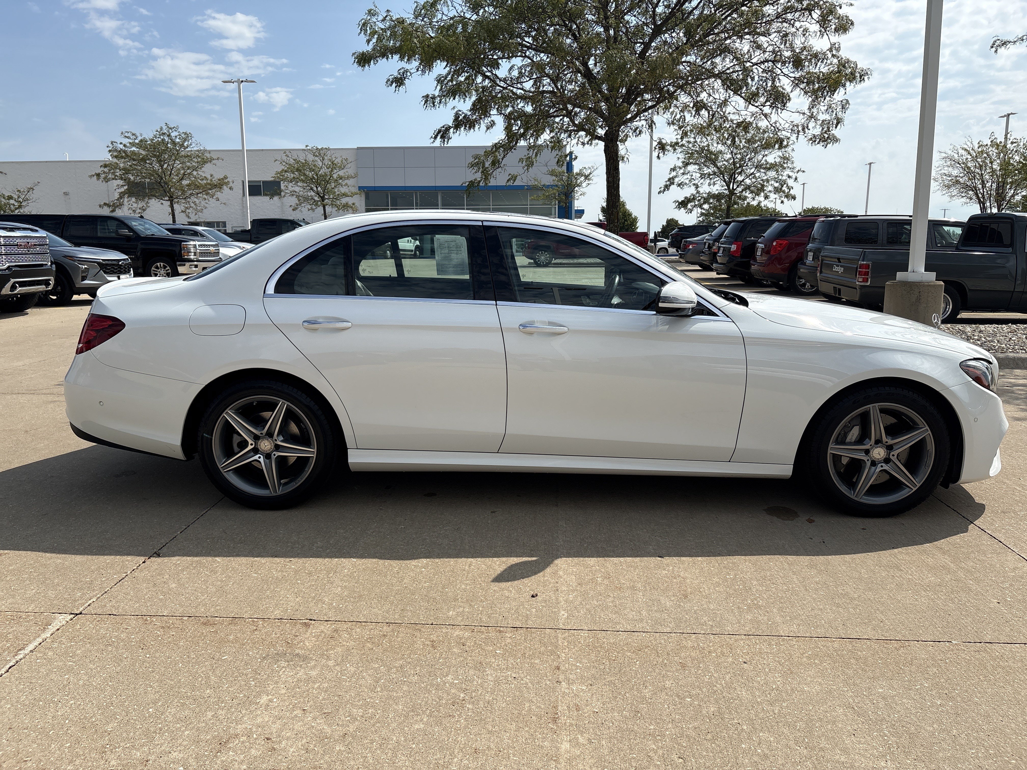 Used 2017 Mercedes-Benz E 300 4MATIC image 9