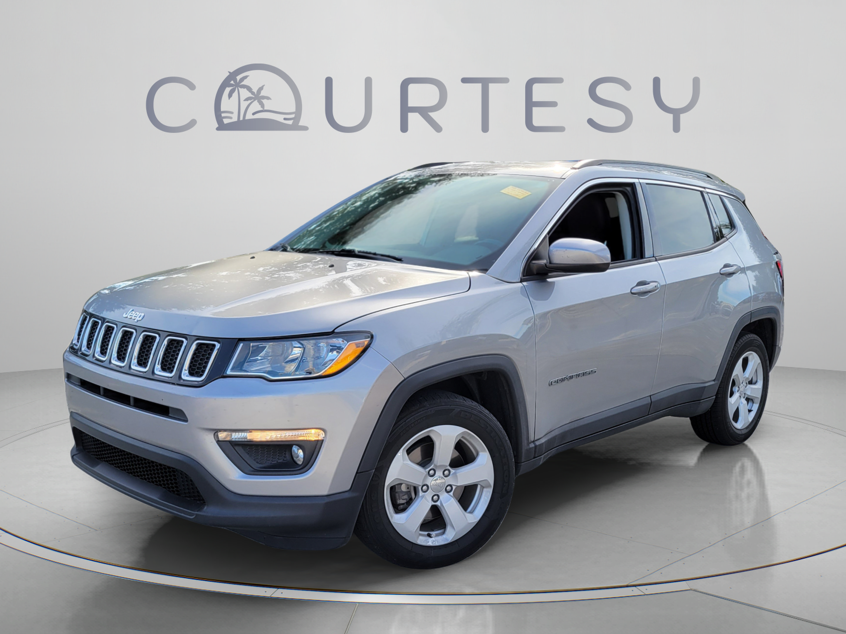 Used 2019 Jeep Compass Latitude FWD image 1