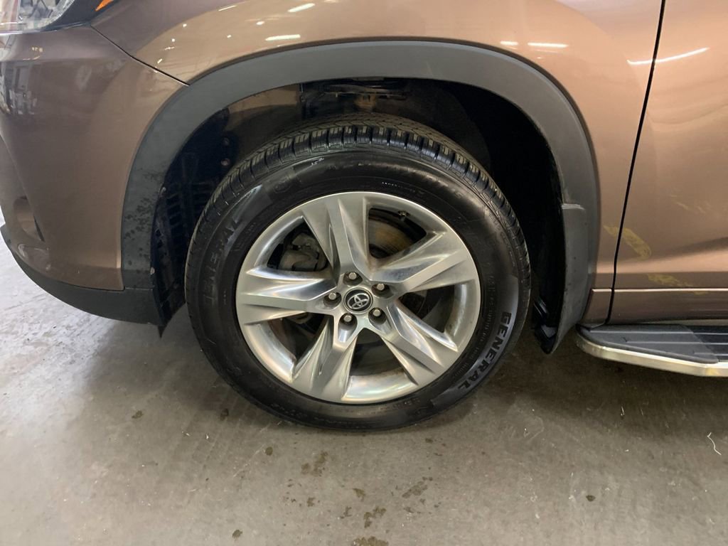 Used 2018 Toyota Highlander Limited image 35