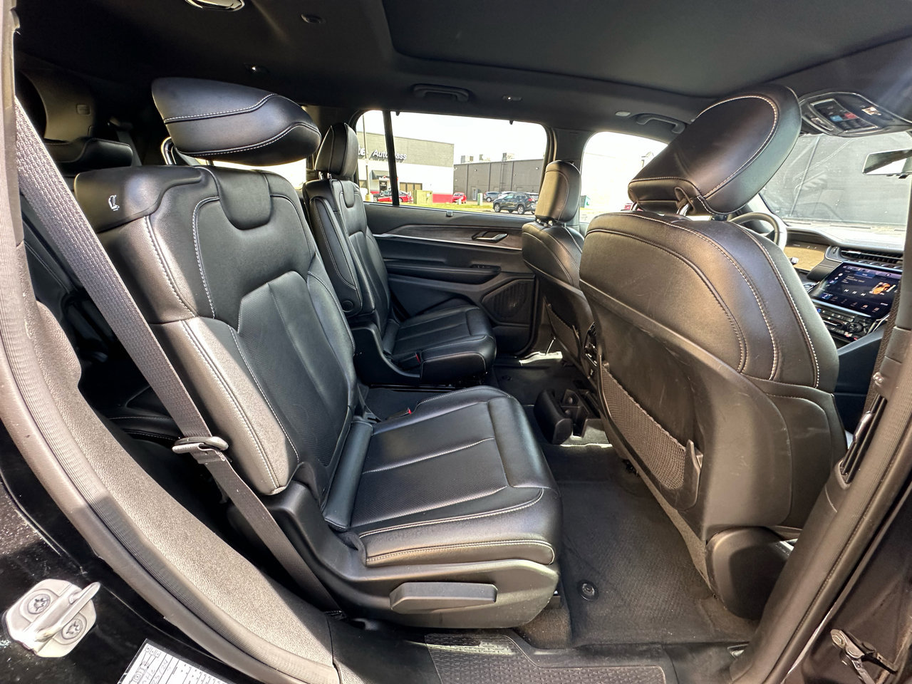 Used 2024 Jeep Grand Cherokee L Limited w/ Luxury Tech Group II image 11