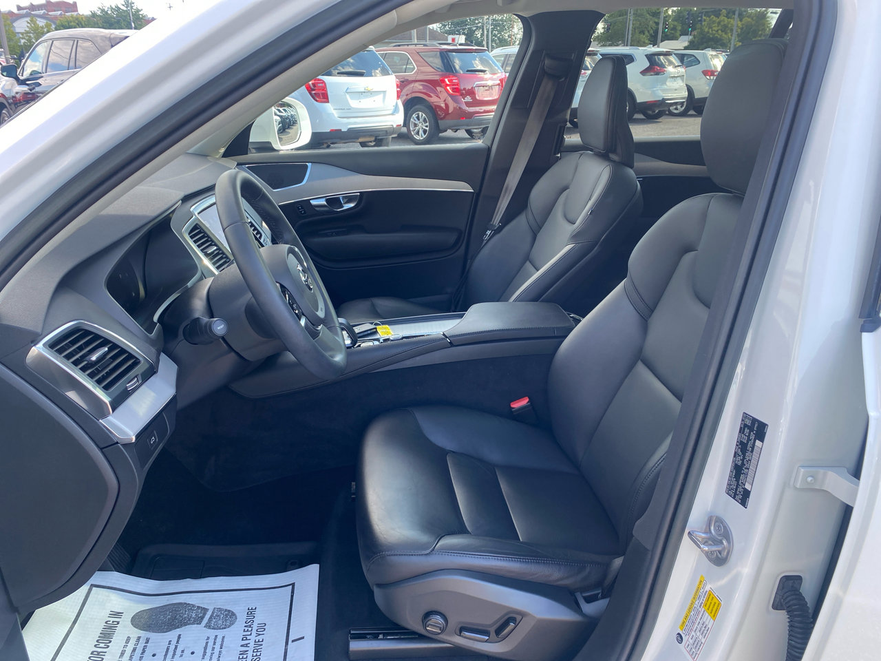 Used 2023 Volvo XC90 B5 Core w/ Protection Package Premier image 10